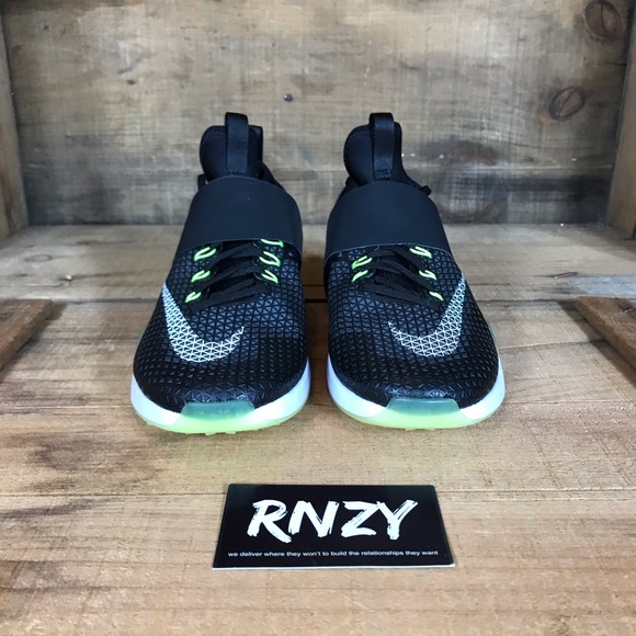 NEW Nike Zoom Strong - Picture 2 of 7